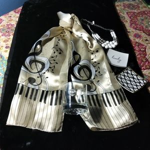 ...I'm selling a  Scarf